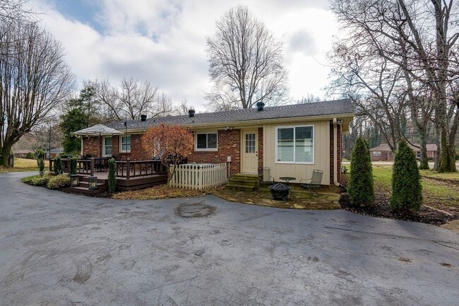 Photo - Cute Ranch in Crieve Hall House