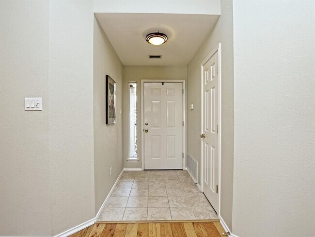 Foto del edificio - 612 Blue Oak Cir