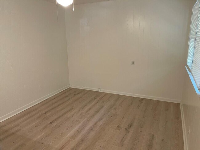 Foto del edificio - 2711 Hemphill Park