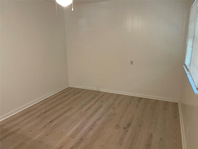 Building Photo - 2711 Hemphill Park