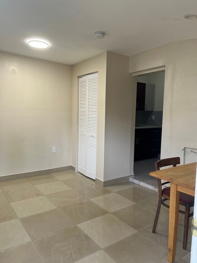 Foto principal - 1131 NE 170th St