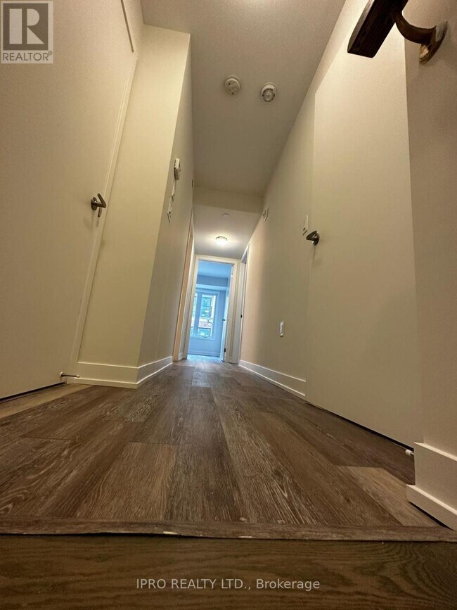 Photo du bâtiment - 3409-3409 Ridgeway Dr