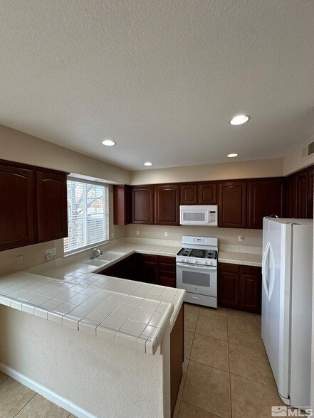 Building Photo - 3994 Dominus Dr