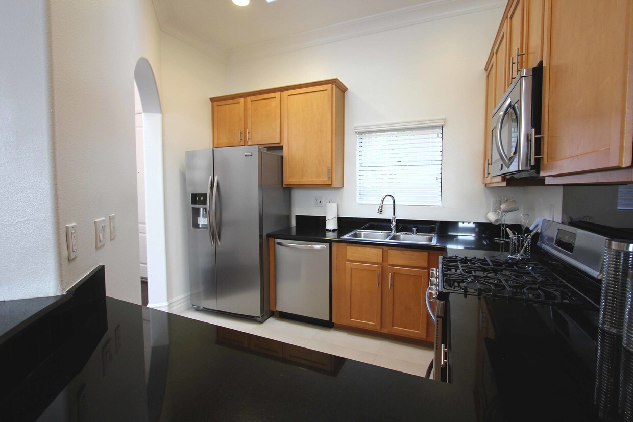 La Fontaine West Apartments in Los Angeles, CA Westside Rentals