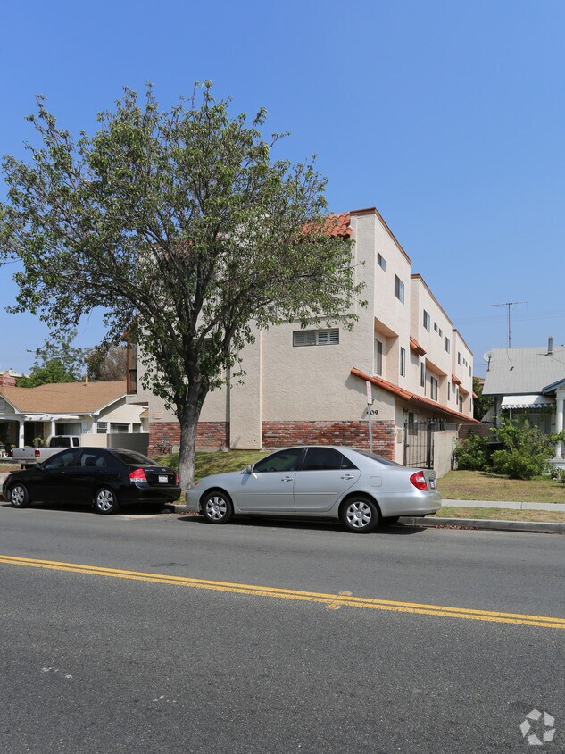 Primary Photo - 409 W Wilson Ave