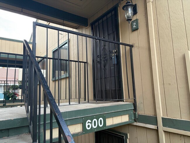 Building Photo - Updated South Natomas Condo