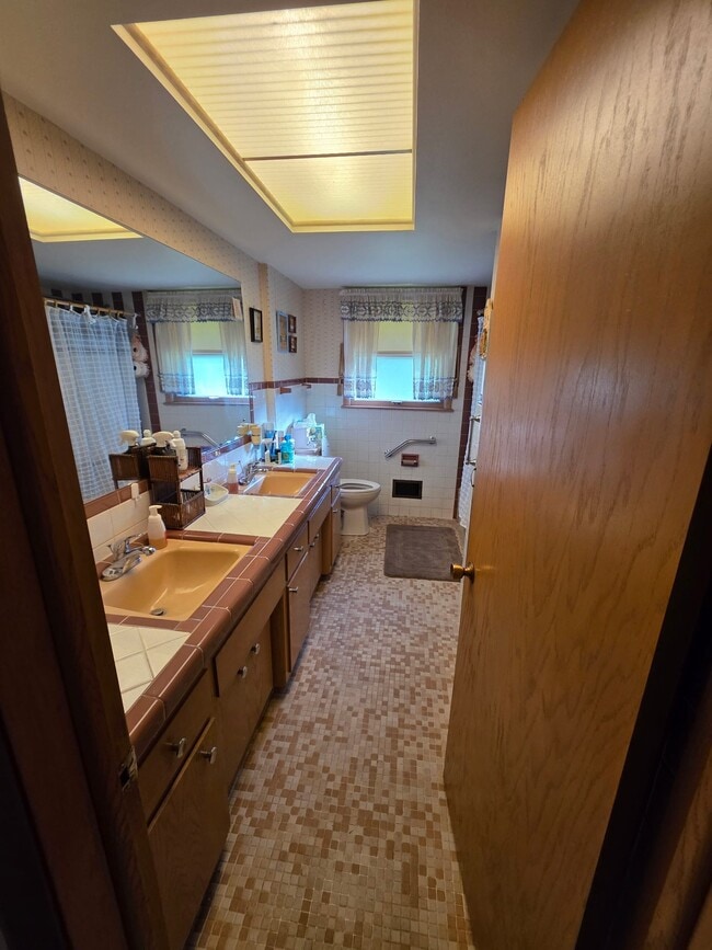 Building Photo - 4985 S Menard Dr