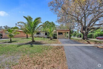 Building Photo - 2890 SW 9th St