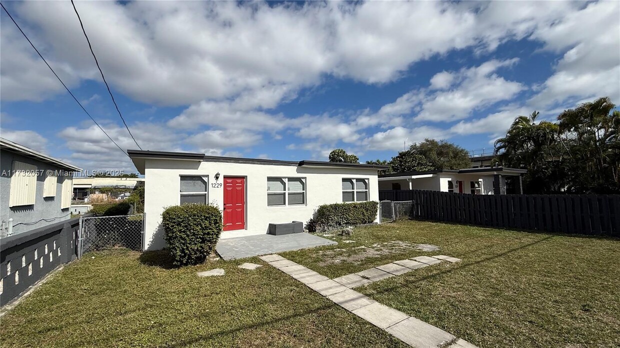 Foto principal - 1229 NW 72nd St