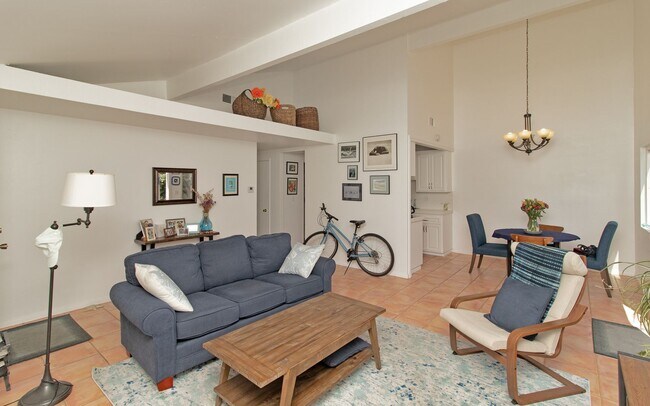 Foto del edificio - Stunning Saltillo Tiled Single Story Condo in Oceanside!