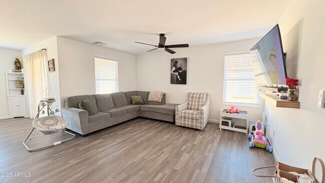 Foto del edificio - 24570 W Cocopah St