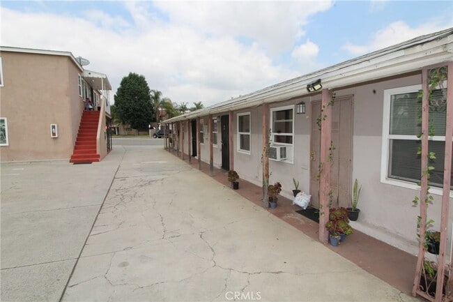 Building Photo - 4986 Southern Ave