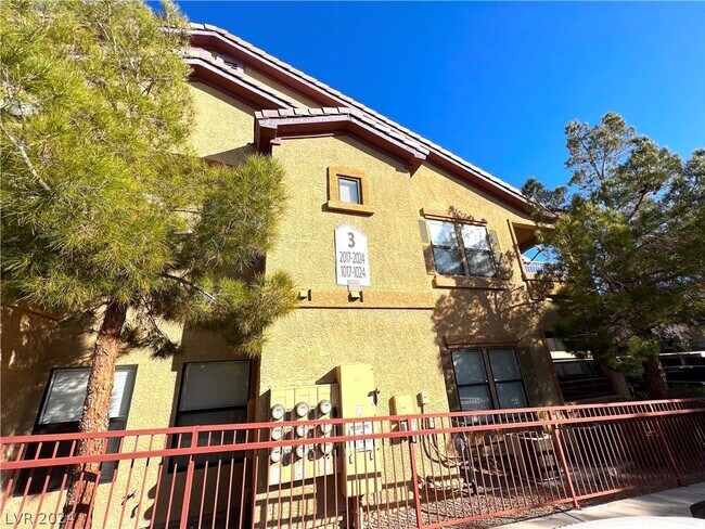 Foto del edificio - 8250 N Grand Canyon Dr