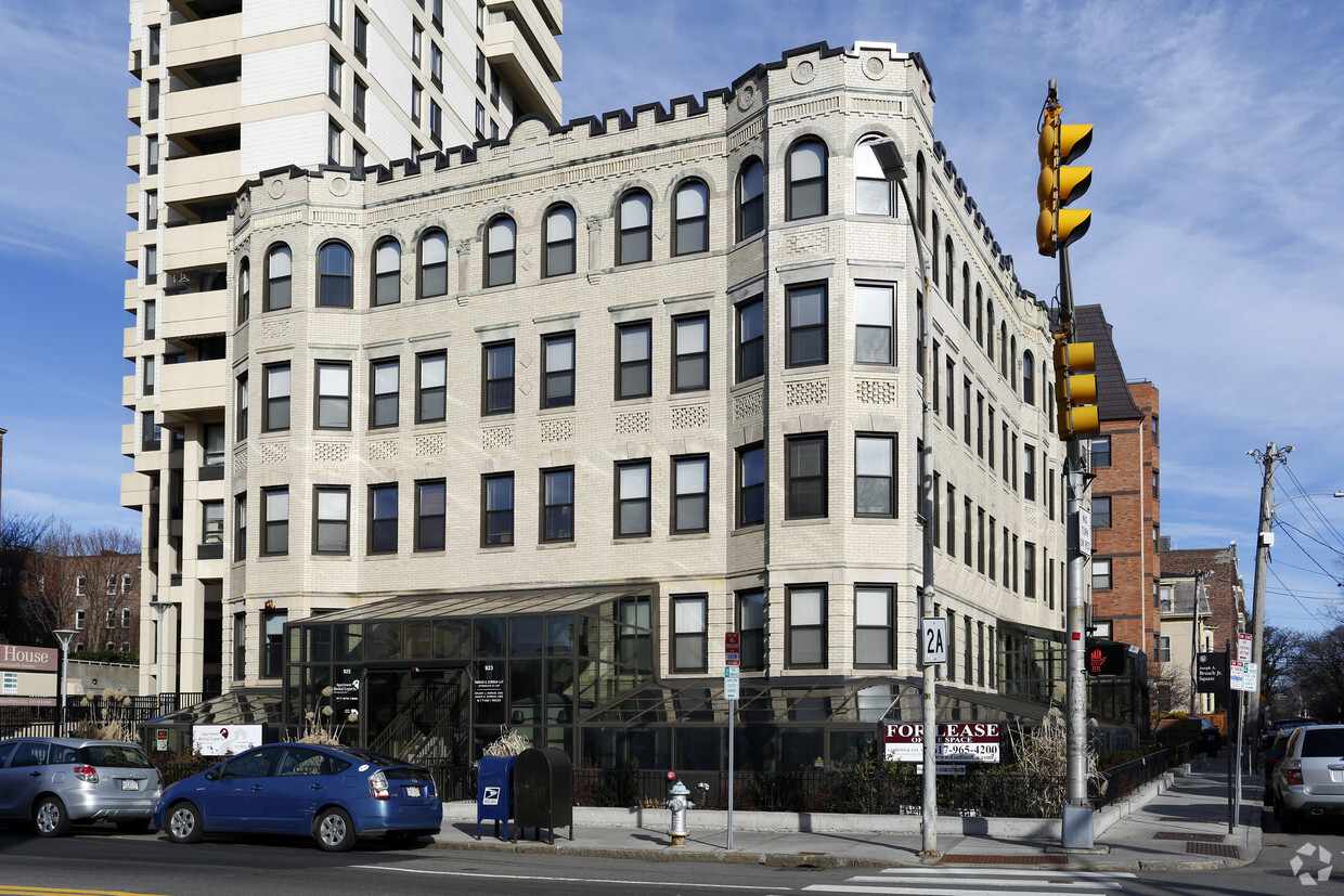 923 Massachusetts Ave - 925 Massachusetts Ave