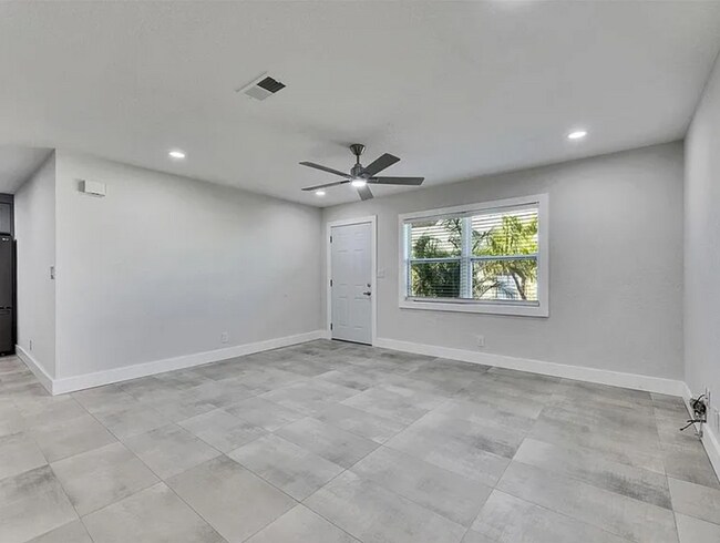 Building Photo - Apollo Beach Condo