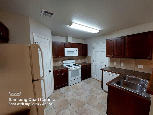 Foto del edificio - 2505 Oak Ln