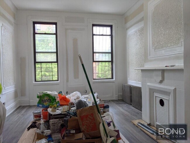 Foto del edificio - Nice Bushwick One Bedroom Plus Home Office!