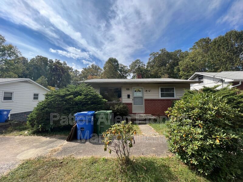 109 Fairfax Ave, Asheville, NC 28806 Condo for Rent in Asheville, NC