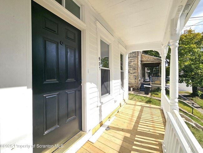 Building Photo - 907 Green Ridge St