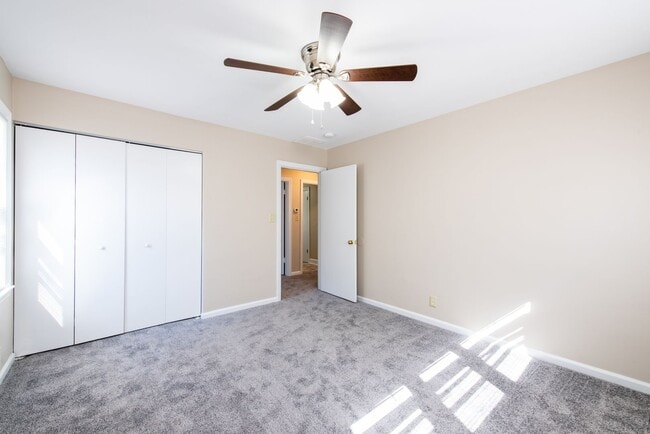 Building Photo - 4 bed 1 bath home for rent