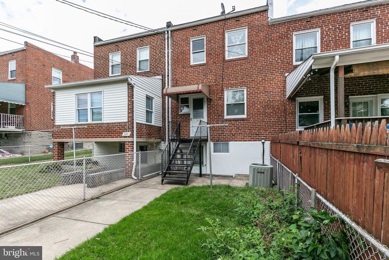 Primary Photo - 646 48th St