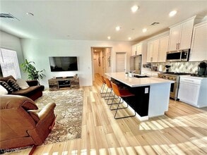 Building Photo - 600 Carriage Hill Dr