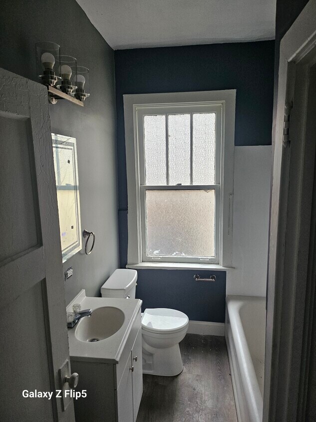 Foto principal - 7721 Hamilton Ave