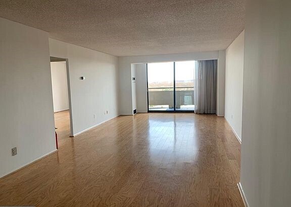 Large Living Area - 1800 Old Meadow Rd