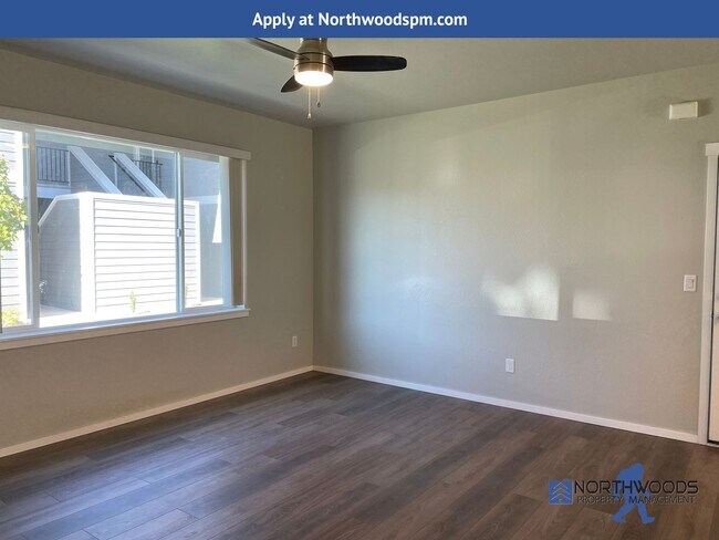 Foto del edificio - Newer Very Nice 2 Bedroom 1 Bathroom Downs...