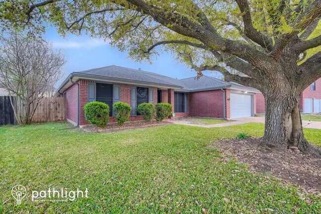 Building Photo - 6338 Northland Dr