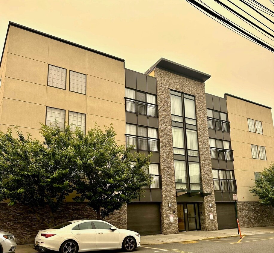 125 70th St Unit 3H, Guttenberg, NJ 07093 Condo for Rent in