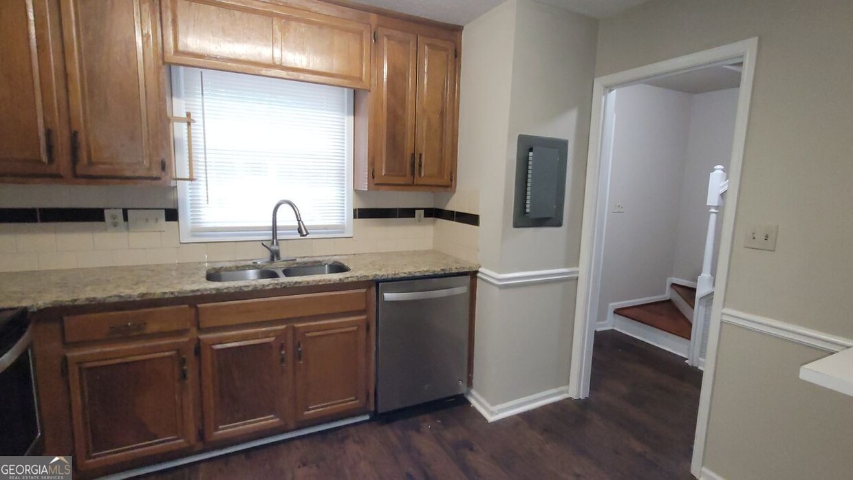 Primary Photo - 1728 Twin Brooks Dr SE