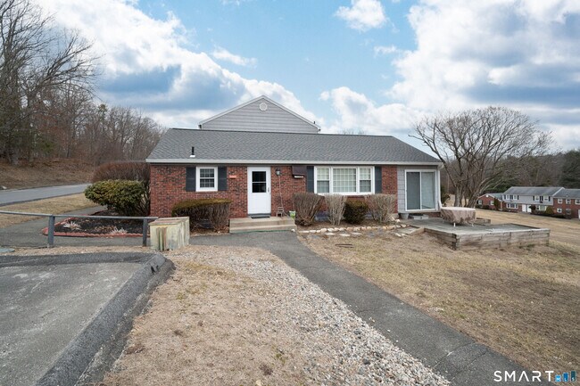 Foto del edificio - 86 Old Farms Ln