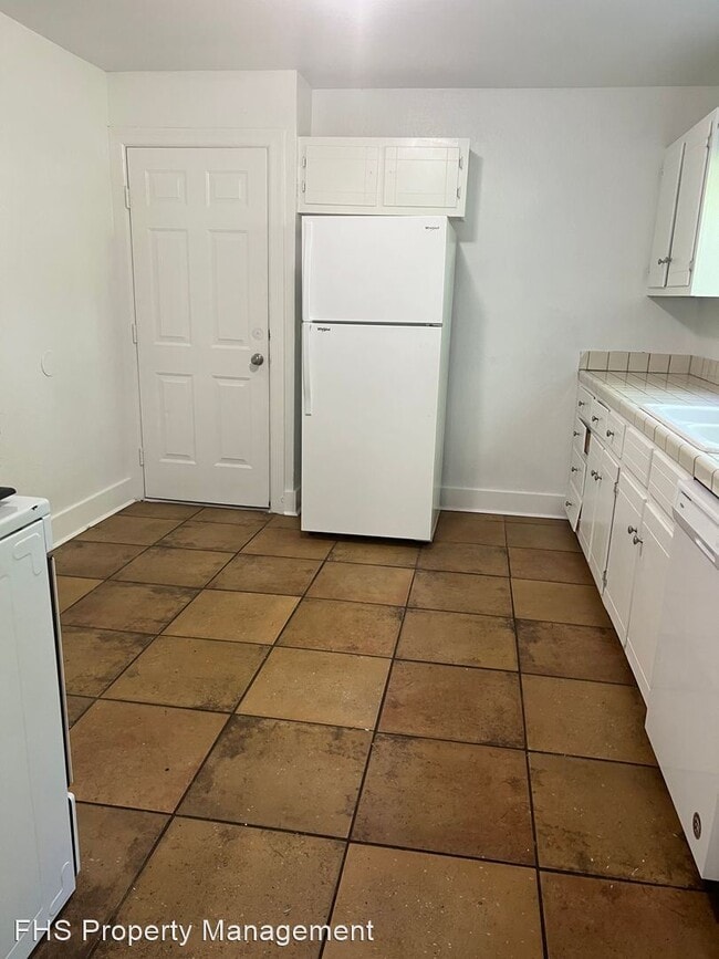 Building Photo - 2 br, 1 bath House - 1876 N BroadwayAve