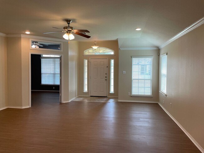 Foto del edificio - Coming Soon! 3 bed, 2 bath with Bonus Room...