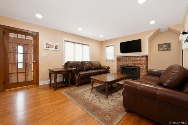 Building Photo - 442 Langley Ave