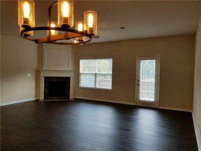 Foto del edificio - 5579 Lindeman Ln