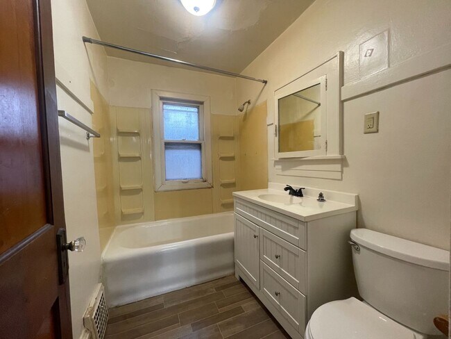 Building Photo - 2834 N 54th St. (Duplex)