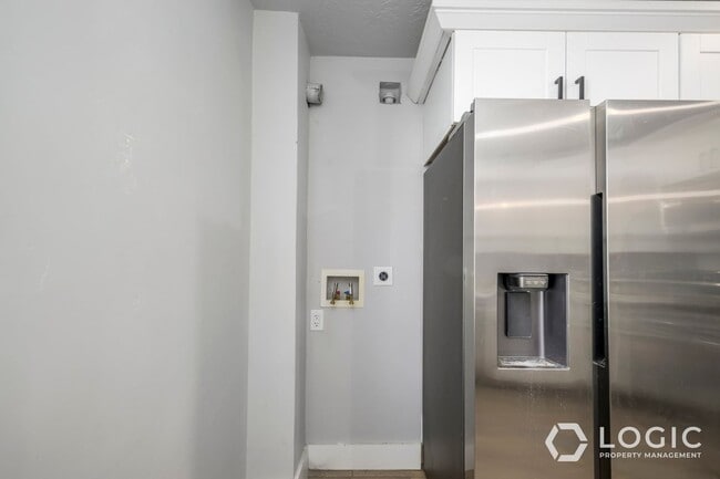 Foto del edificio - 42 W 500 N