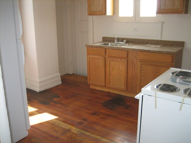 Foto del edificio - 3rd Floor Apartment in Historic Building-Y...