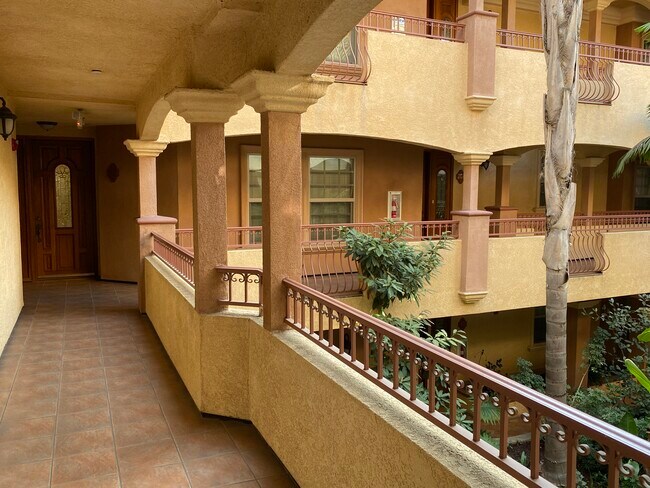 Building Photo - 465 E San Jose Ave