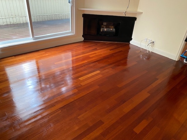 Large living room with natural light! - 1580 Lombard St