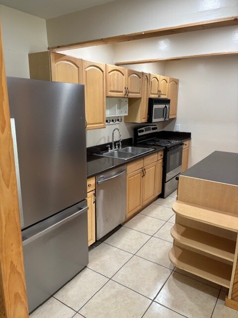 Foto del edificio - 619 W Iris Ave