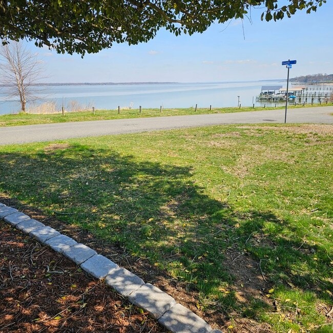 Foto del edificio - 6111 Fairview Dr