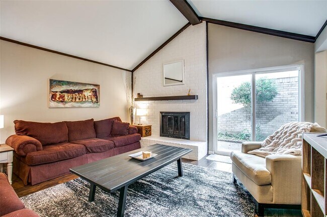 Building Photo - 2212 Placid Dr