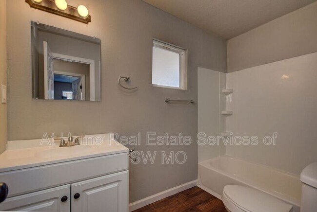 Building Photo - 930 S Campbell - P7