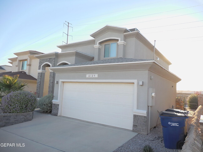 Building Photo - 6125 Fashion St