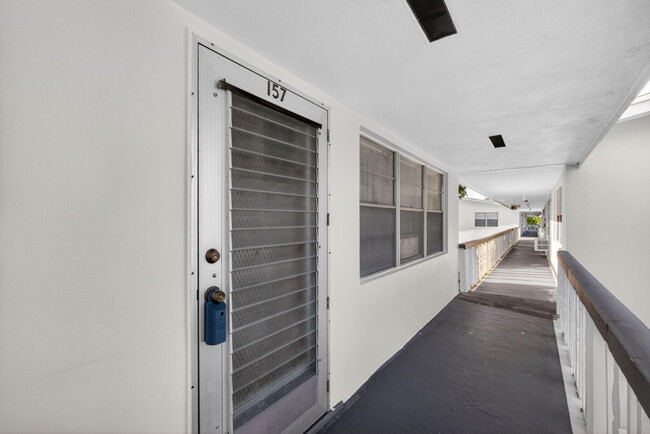 Building Photo - 157 Camden E