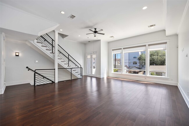 Building Photo - 2211 Detering St