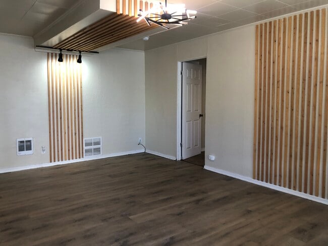 Building Photo - 1068 NE B St